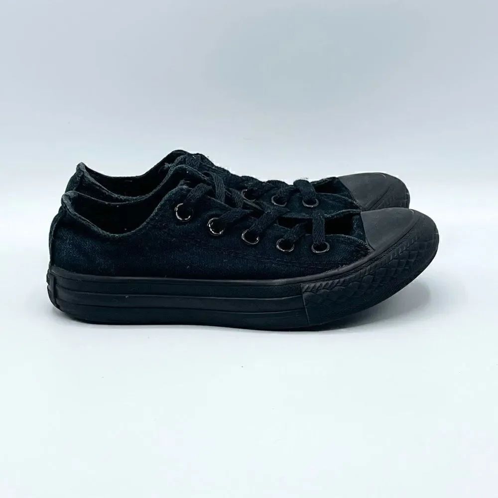 Converse All Star Chuck Taylor low lace up black on black sneakers - Little Kids